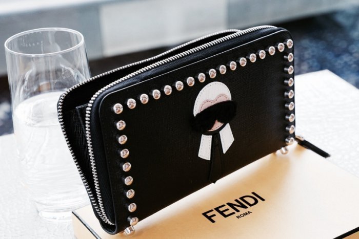 Fendi 8M0299 Karlito Zip Wallet 卯釘老佛爺拉鍊長夾 黑