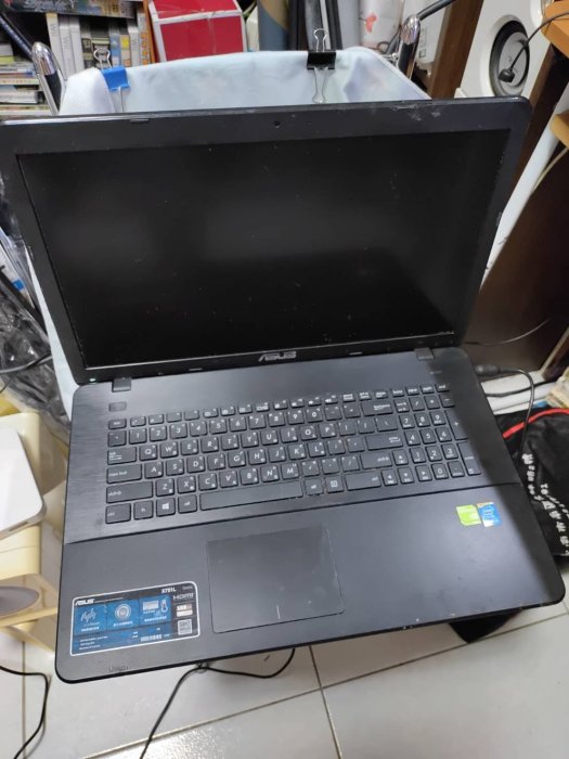 華碩ASUS X751L i5-5200U 17吋筆電 上電閃黃燈 狀況不明零件機 拍地