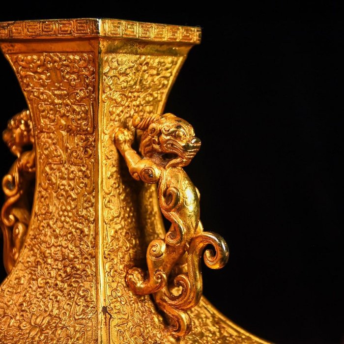 舊藏銅鎏金高浮雕方口龍瓶高35cm，寬14cm，重3111克➕3210克。:4500383 古玩 銅器 純銅【奇摩優選】