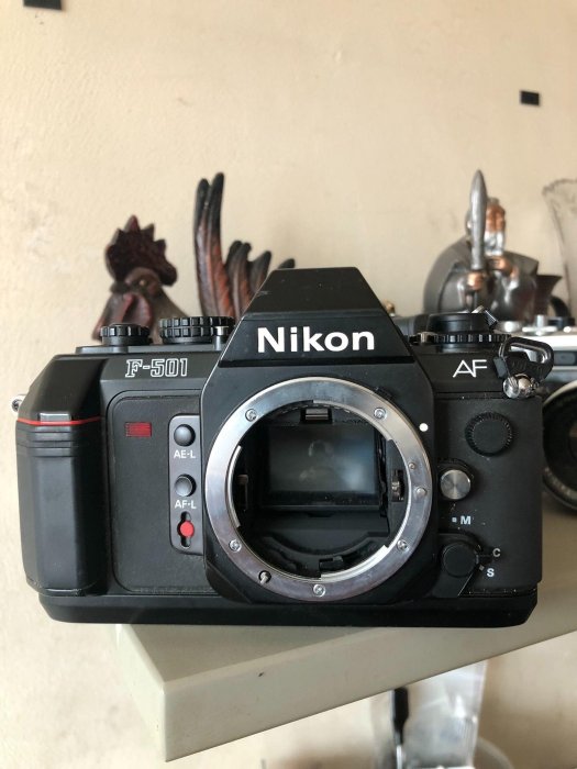 日本來的尼康F-501 膠片相機 高端膠卷相機 成色如圖 功