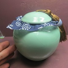 【競標網】漂亮景德鎮青色陶瓷造型茶葉瓶130mm(天天超低價起標、價高得標、限量一件、標到賺到)