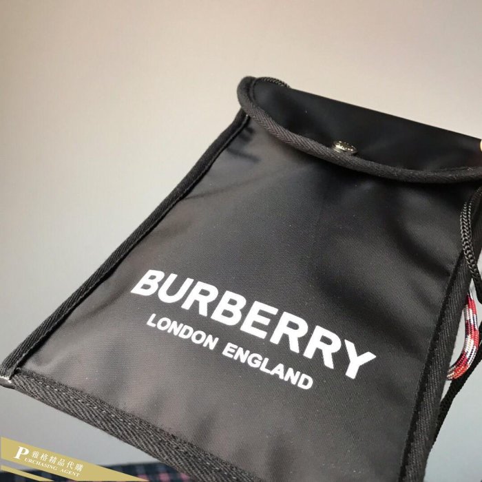 雅格時尚精品代購 Burberry 巴寶莉 防水尼龍單肩斜背手機包 美國outlet代購