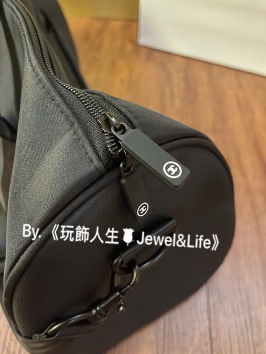 品牌VIP經典贈品MAKE UP系列💯 Chanel 超美 基本款皮質LOGO 加厚尼龍防潑水材質 黑白配色 旅行袋 斜背包 行李袋