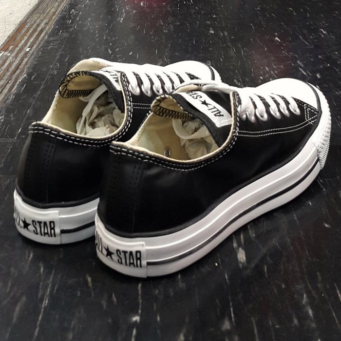 Converse Chuck Taylor All Star 基本款 皮革 低筒 黑色 白色 滑皮 亮皮 舊標 未改版 1Q549 限時免運中