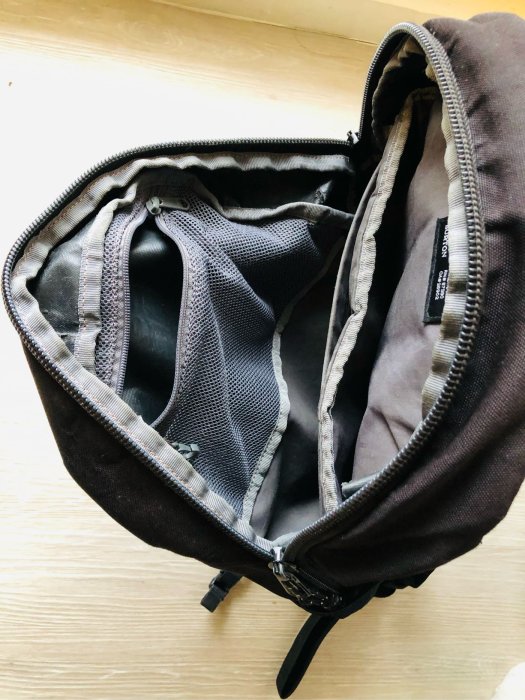 *出清大特賣～burton名牌 backpack 黑色 後背包 多隔層 大容量  實物實拍 任搭滿2件 即享免運費