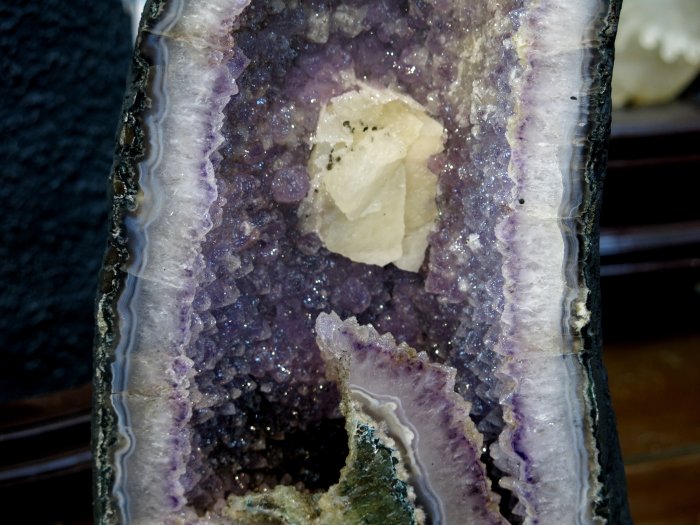[[晶晶洞洞]]意象變體閃亮結晶.天然紫水晶洞.重10.37+10KG.一對.品像美.型態棒