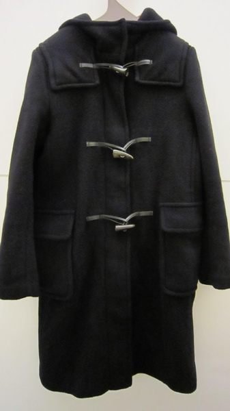 折扣中～9成新真品~~Burberry London 牛角 長 外套 (黑色, 駝色格紋)~~Made in England