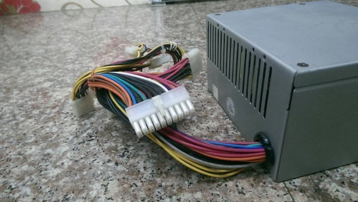 ^^華津電腦^^電腦主機電源供應器 ATX 300w POWER 20PIN 廠牌款式隨機出貨~岡山可自取