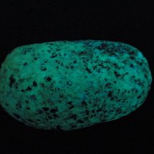 【競標網】天然罕見的夜光(發光)石原礦178克(網路特價品、原價1800元)限量一件
