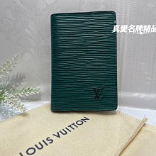 《真愛名牌精品》LV M81368 EPI綠色 內裡黑灰花拼色 對折卡片套 *未使用*203152