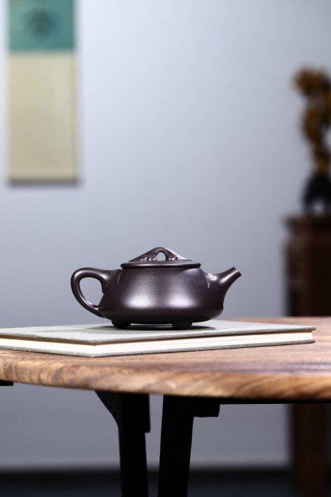 傳統壺型【秦權 · 禪茶一味】是經典美器之一，設計者將中國古代“秦權”與紫砂壺巧妙地結合在原礦紫砂 紫砂茶具 手工壺【真棒好物】3645