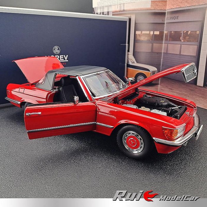 【熱賣精選】收藏模型車 車模型 1:18諾威爾梅賽德斯奔馳Benz 350SL 1986李小龍人偶仿真汽車模型