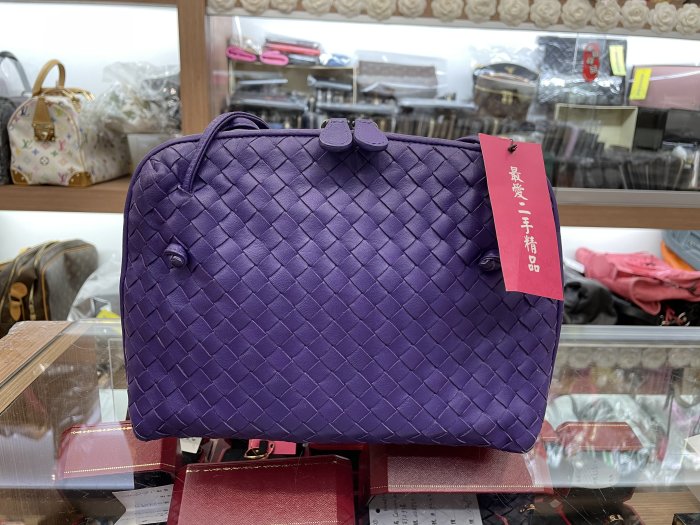 ☆最愛二手精品☆ BOTTEGA VENETA BV 紫色全皮編織拉鍊斜背包相機包貝殼包 XC3537 245354