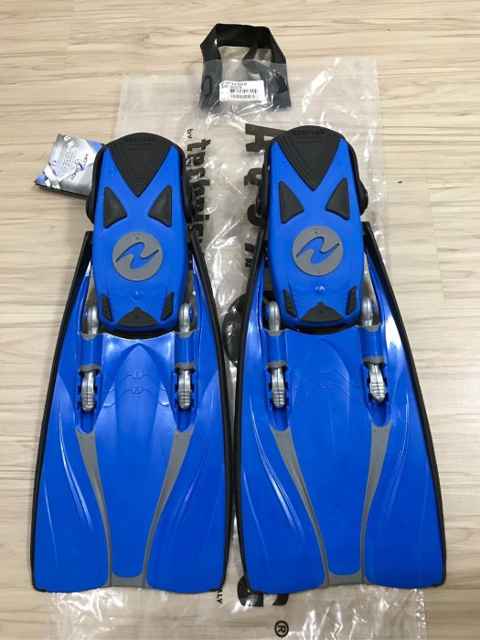 全新 AQUALUNG HOT SHOT 藍色 潛水/浮潛 蛙鞋 SIZE Regular 可調整硬度 輕量化