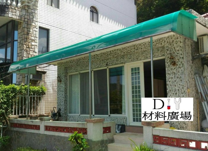 工廠直售價實格實在，95折後每才23點75元滿額免運 PC 耐力板 (GRT板綠色單面顆粒實際1.65mm)採光罩耐力板