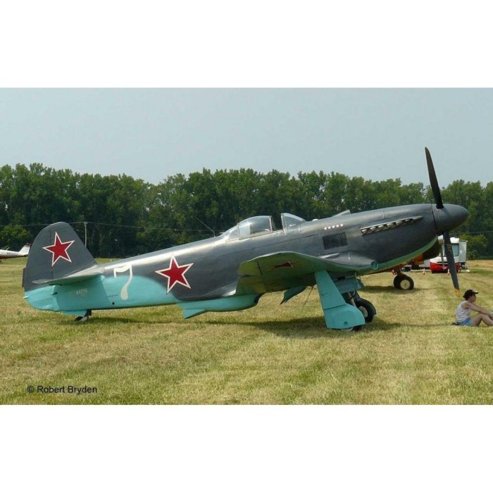 德國Revell{現貨} 蘇聯雅克-3戰鬥機 YAKOVLEV YAK-31:72#03894