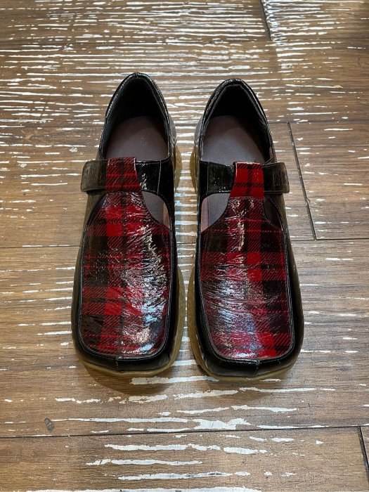 三輝皮鞋台灣製羊皮漆皮格紋方頭厚底休閒鞋，紅黑格紋36/37，零碼特價現貨MIT