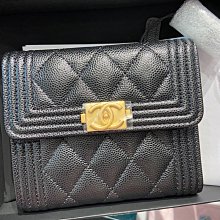 Chanel A80734 Boy Small Wallet Boy 荔枝紋短夾黑金