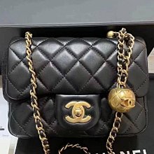 Chanel 香奈兒 AS1786 金球鏈帶斜背包 方胖黑 Chanel 這顆「球」  讓包包使用更便利 現貨