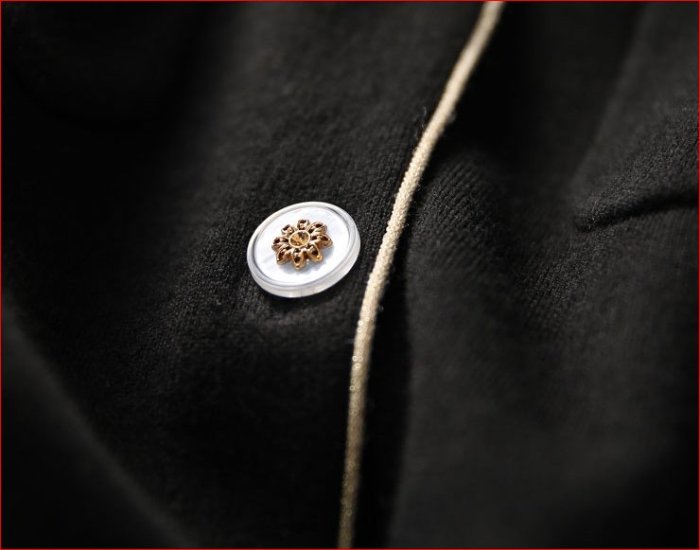 【艾蜜麗】華麗珍珠鑽扣優雅小香風亮絲鑲邊含羊毛針織外套(2色) 1157 1138
