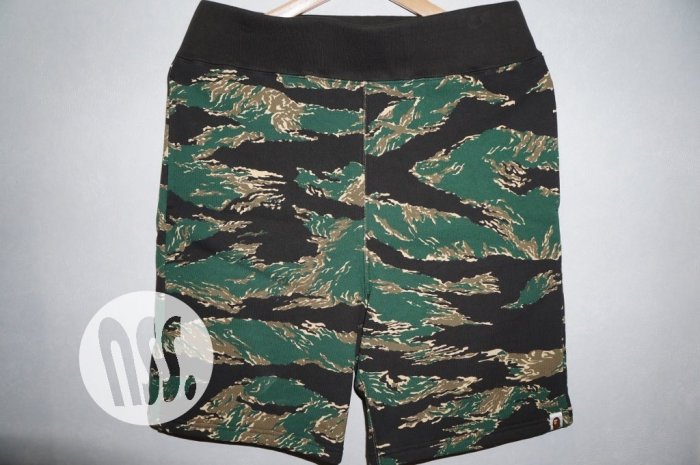 特價「NSS』A BATHING APE BAPE TIGER CAMO SWEAT SHORTS 迷彩 短褲 棉褲 M