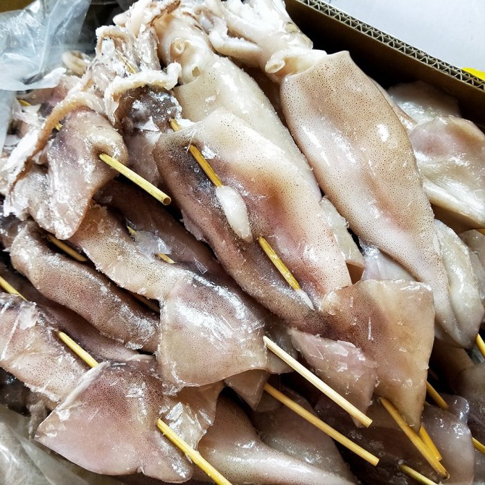 ㊣盅龐水產 ◇4L魷魚串(2入)◇淨重380g±10%/包◇零售$160元/包 魷魚 章魚 烤肉 燒烤店 團購 中秋烤肉 夯肉