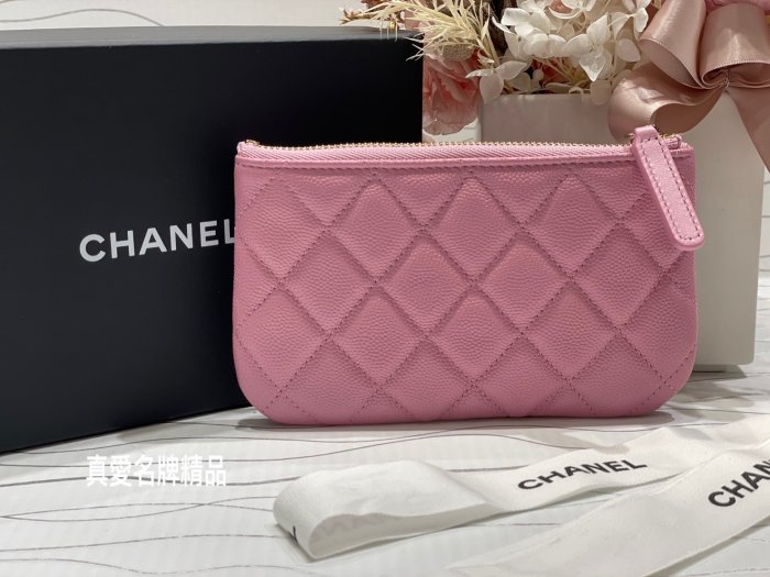 《真愛名牌精品》CHANEL A82365  櫻花粉荔枝皮 金C 一字拉 零錢包 *全新品*代購'