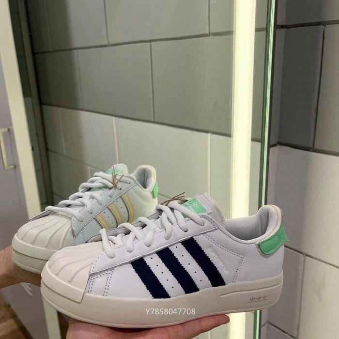 ADIDAS OG SUPERSTAR AYOON 白粉綠 拼接 貝殼頭 滑板鞋女鞋 GW9587[上井正品折扣店]