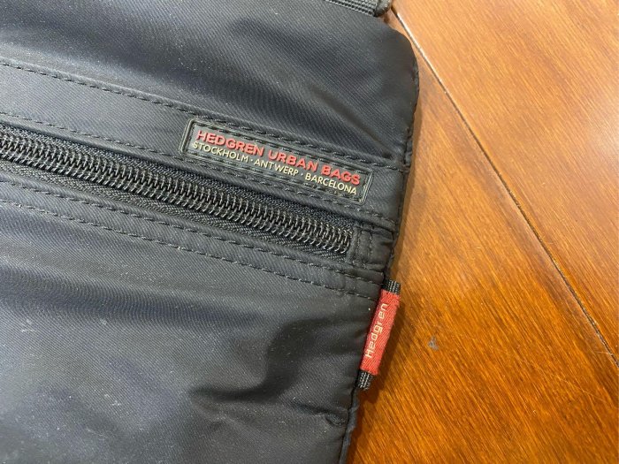 香港購入HEDGREN urban bags黑色薄輕便側背包