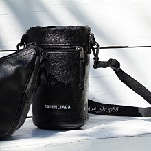 【茱麗葉精品】全新精品 BALENCIAGA 618193 WEEKEND 小羊皮斜背水桶包/水壺袋.黑 需預購