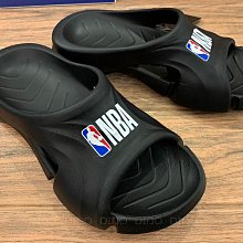 DIBO~NBA 拖鞋 美國職業籃球 LOGO MAN 防滑舒適大底 EVA一體型