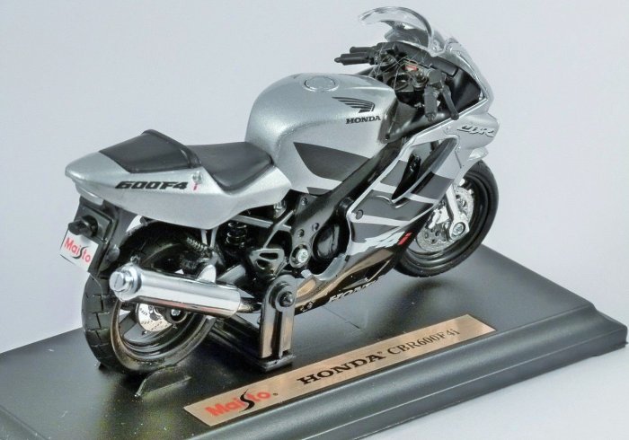 【Maisto精品車模】Honda CBR600F4i 銀色 本田摩托車 重型機車模型 尺寸1/18