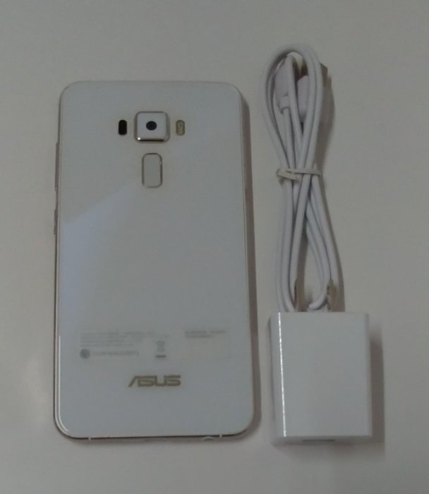 ASUS ZenFone 3
華碩ZE520KL
3G/32G 5.2吋藍寶黑 指紋辨識 雙卡雙待
二手 外觀九成五新
使用功能正常
已過原廠保固期