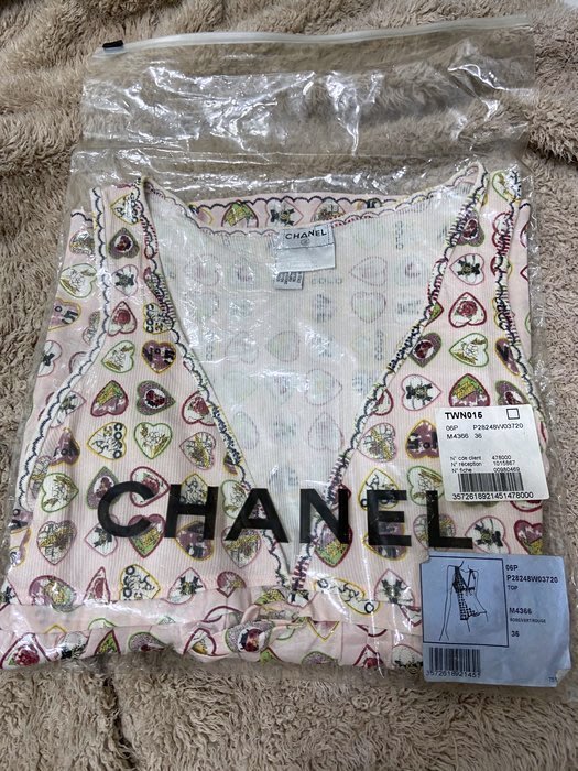 真品正品 CHANEL 超美 滿滿系列圖案coco logo 粉色V領背心上衣