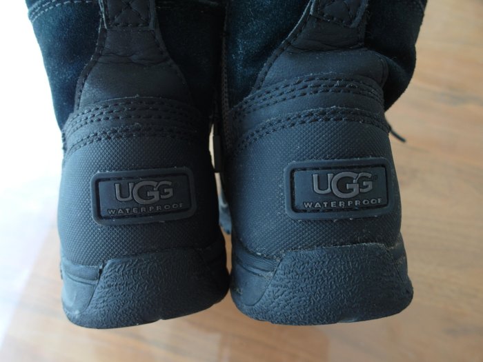 澳洲正品Ugg 黑色麂皮童靴