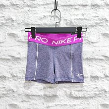 Maple麋鹿小舖 美國購買 ＊ NIKE 女生款LOGO運動短褲 ＊ ( 現貨S號 )