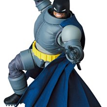 =海神坊=日本 MEDICOM MAFEX 146 蝙蝠俠 黑暗騎士歸來 BATMAN 可動公仔人偶模型場景擺飾經典收藏