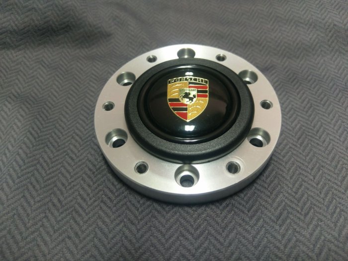 Porsche 喇叭蓋+ MOMO 復刻版 Prototipo 方向盤 (以上皆為全新正品) 含全新964方向盤座