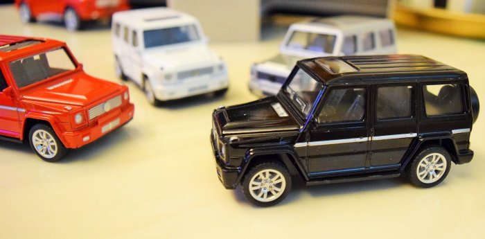 {車界模王}1:43 BENZ G CLASS 最強越野車 空運到!!!!長10公分4種顏色任選!!!!