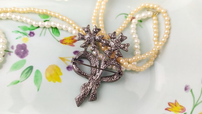 紫丁香歐陸古物雜貨♥歐洲vintage蝴蝶結花朵鑲鑽石胸針