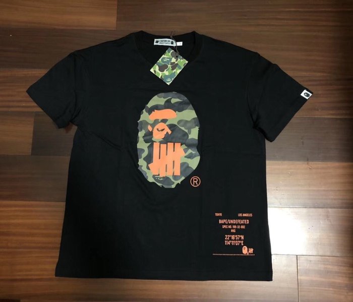 【熱賣精選】 正品日本bape x undefeated 新款19SS橘色宇宙猿人永不言敗迷彩黑色聯名款短袖T恤tee