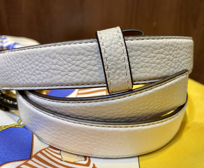 【NA She.歐美精品進口服飾名品】COACH 奶昔白圓形鏤空立體經典馬車LOGO金釦皮帶 腰帶 Horse And Carriage Belt F78181