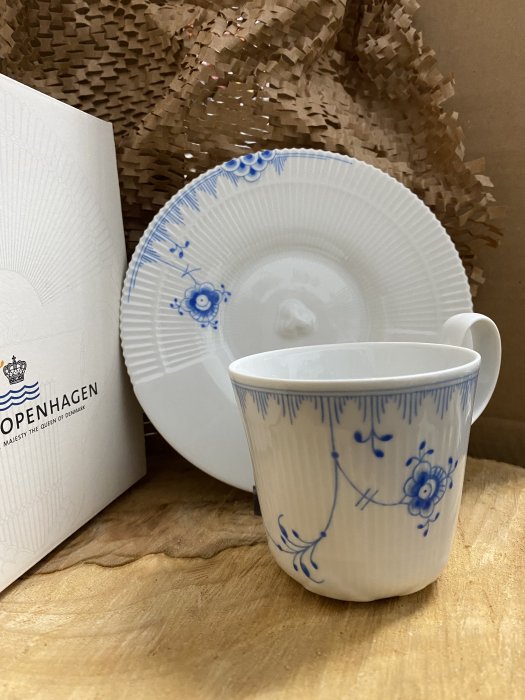 私人收藏：皇家哥本哈根 Royal Copenhagen 繽紛唐草早餐杯_粉藍色，全新有盒，應該是釉中彩