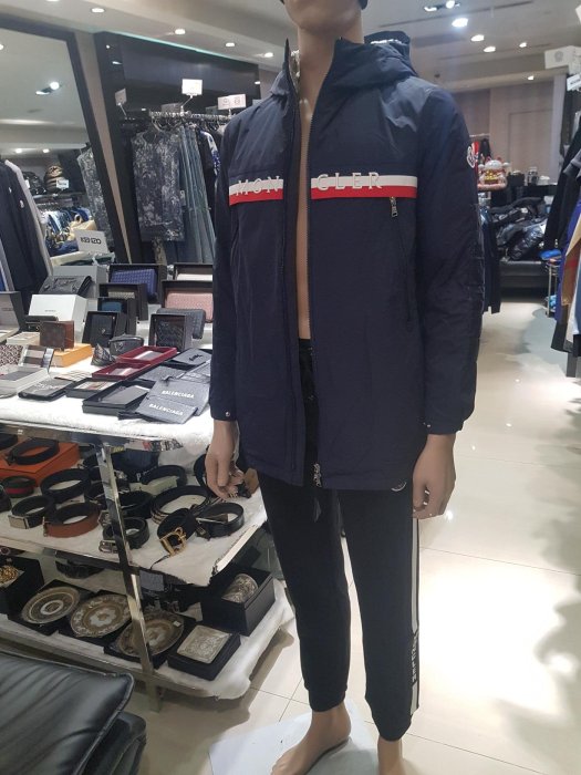 【EZ兔購】~正品 法國頂級 moncler 防風 防水 風衣 內 羽絨 連帽 外套 現貨 青年款 = 男 成人 S M