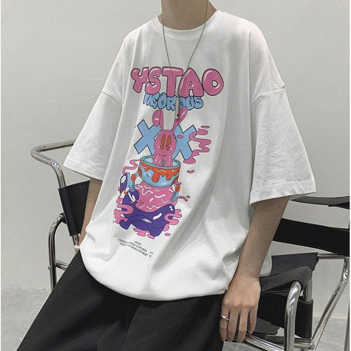 【現貨】M-2XL 卡通塗鴉短袖T恤男夏季潮牌韓版風寬鬆五分袖半袖男士