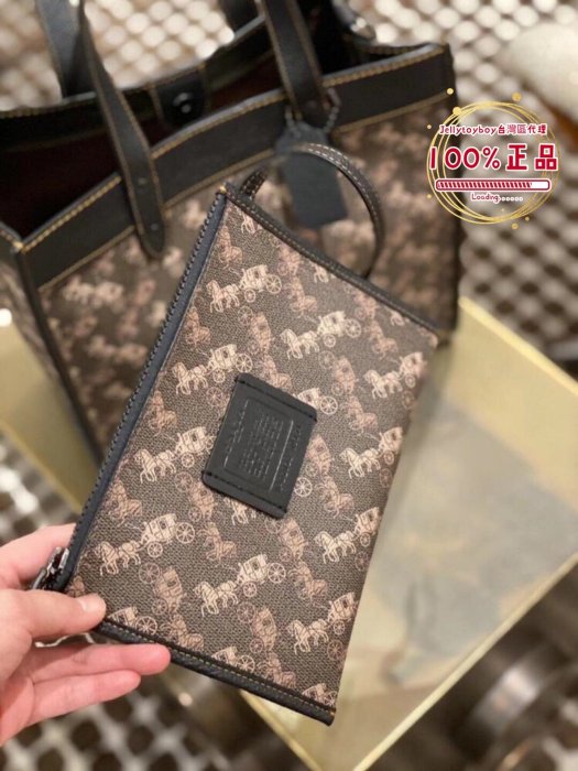 台灣現貨 Coach 拖特包 89354 馬車老花帆布 FIELD TOTE 直立式 全新正品 CELINE帆布