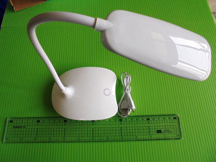 《啄木鳥小舖》生活精品〝USB 觸控 三段亮度 自由變形 充電式 LED檯燈〞全新
