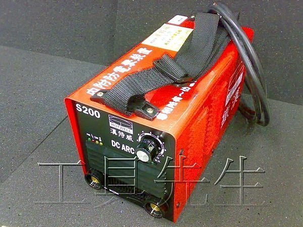 含稅價／S200。紅色職業款【工具先生】漢特威 變頻式 電焊機(內附防電擊)AC110V／220V 兩用電可，僅重5kg