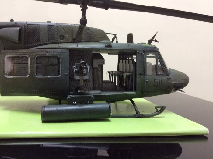 Uh1n 1/35大比例uh1n美國海軍陸戰隊專用直昇機