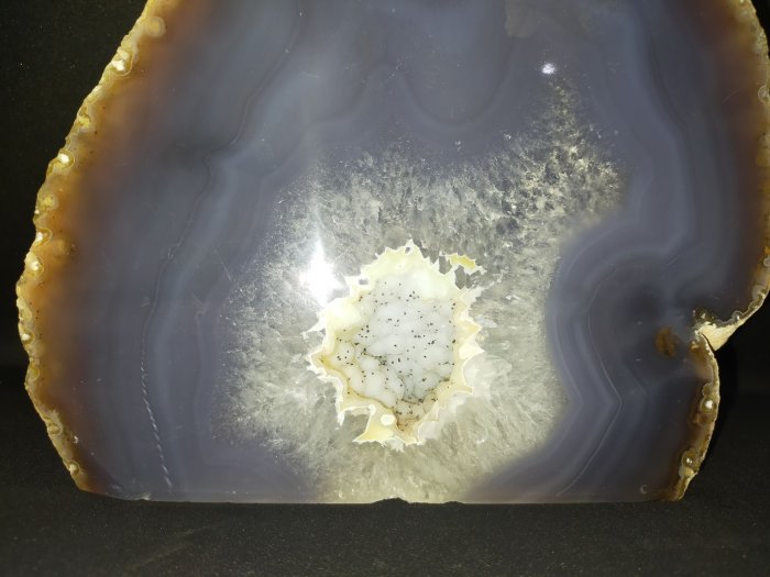 D0037 巨 瑪瑙水晶洞  (3.3kg)  高21cm 寬20cm 前後7cm